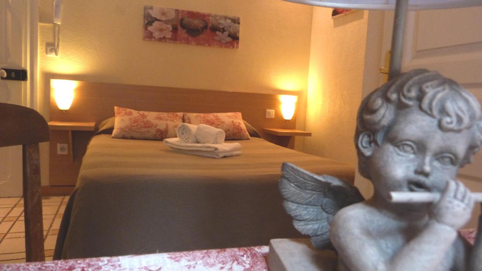 Lou Garbin Saint-Laurent-dʼAigouze Quarto foto